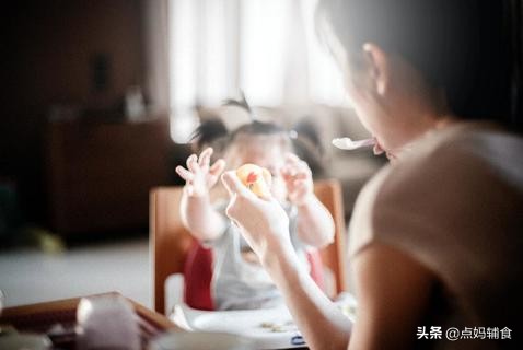 宝宝一岁了只吃母乳需不需要断奶,宝宝特别依赖母乳不吃奶瓶怎么办