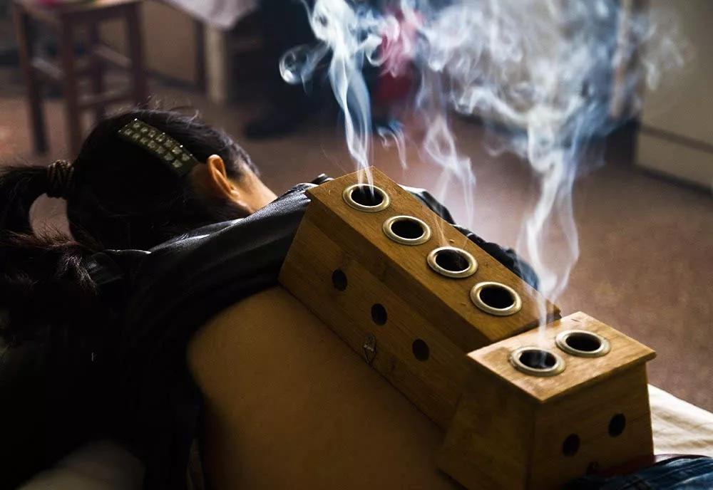 中医艾灸疗法课程,中医灸疗法大全