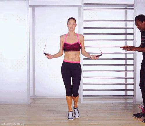 20分钟跳绳1000,7岁小朋友每天跳绳1000会伤膝盖吗