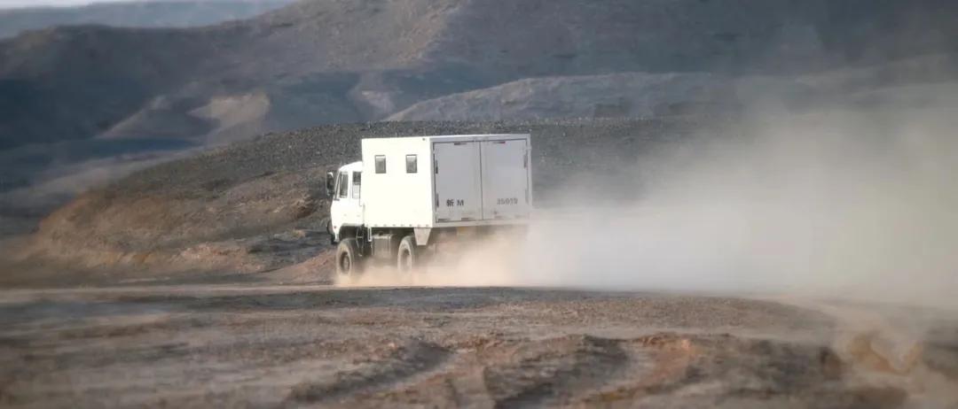 最适合改装的越野房车,三个90后开民宿