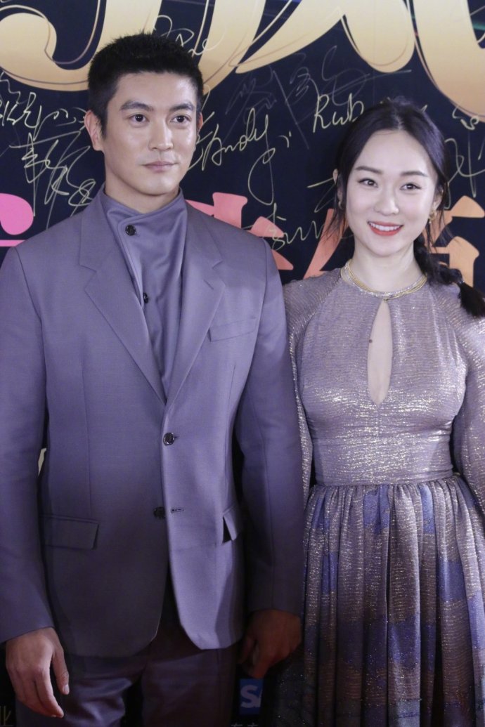 霍思燕抹胸波点裙,霍思燕吊带裙全身照