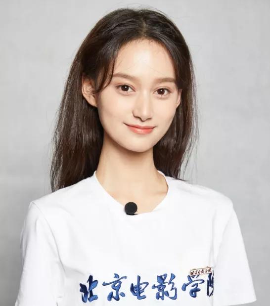 女老板拿黄色笑话逗小生