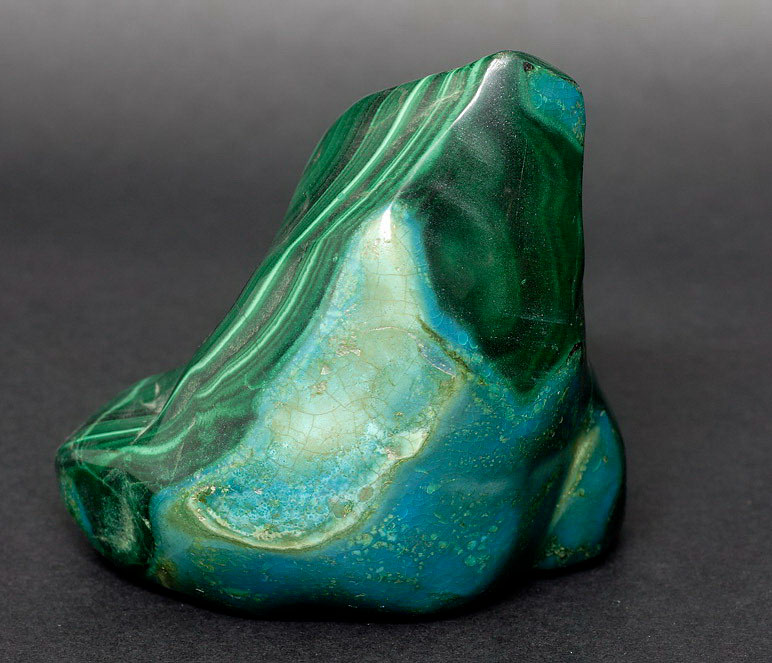 各地玉石的鉴别与特征,玉石的种类及特征及鉴别方法