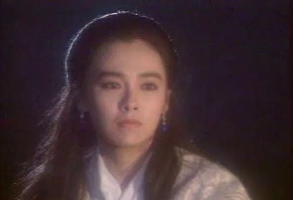 还记得28年前这部白天变成石像，晚上变成蝙蝠的古装玄幻剧吗？