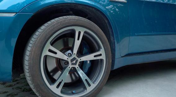 30万左右的大v8汽车,30万能买到v8小型汽车吗