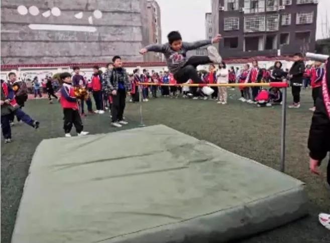 鐮磋В浣撹川鍥板,鐮磋В杩愬姩甯歌璇尯杩堝悜鍋ュ悍鍓嶆部