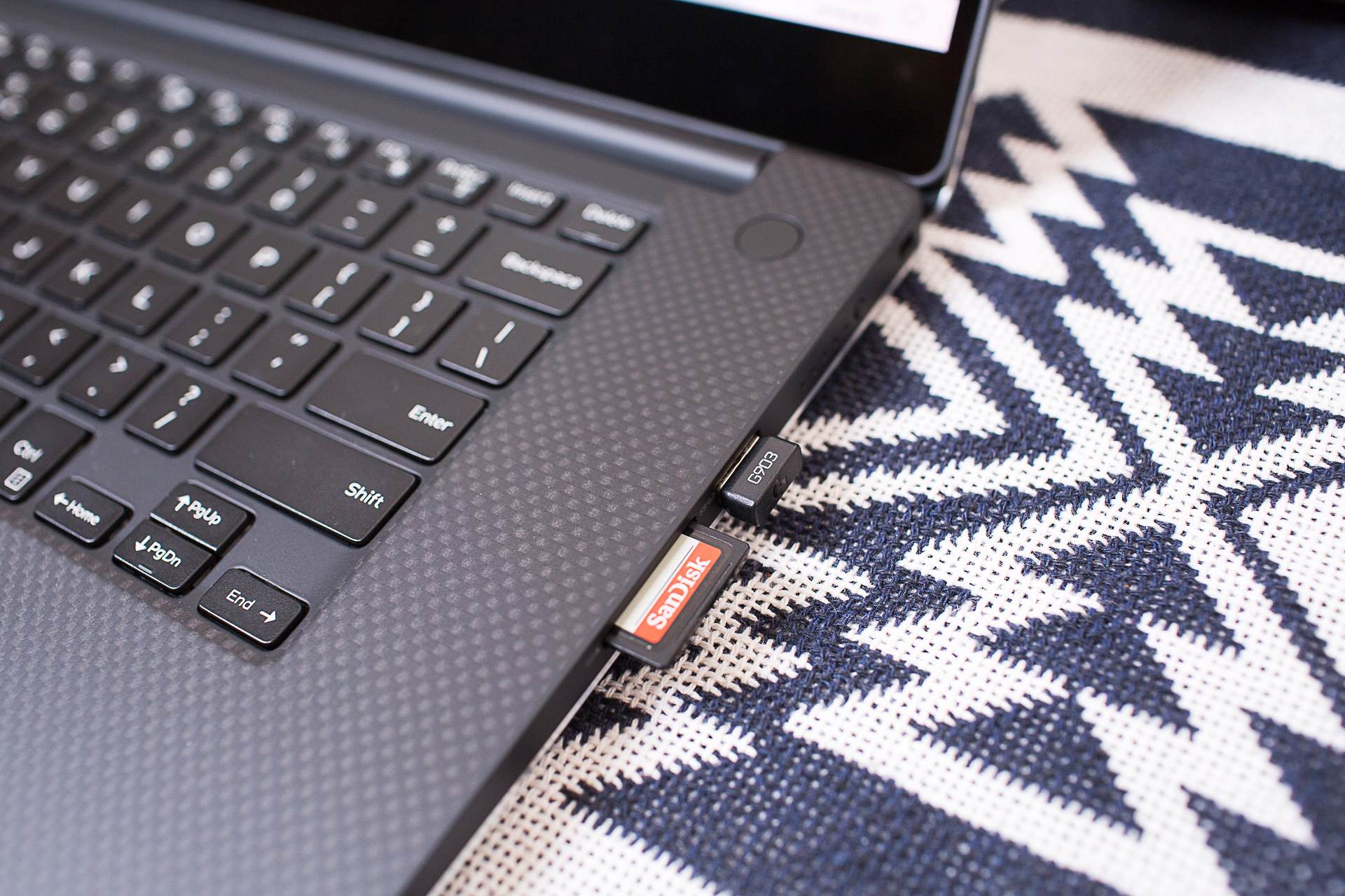 戴尔xps157590屏幕刷新率,dellxps159570测评