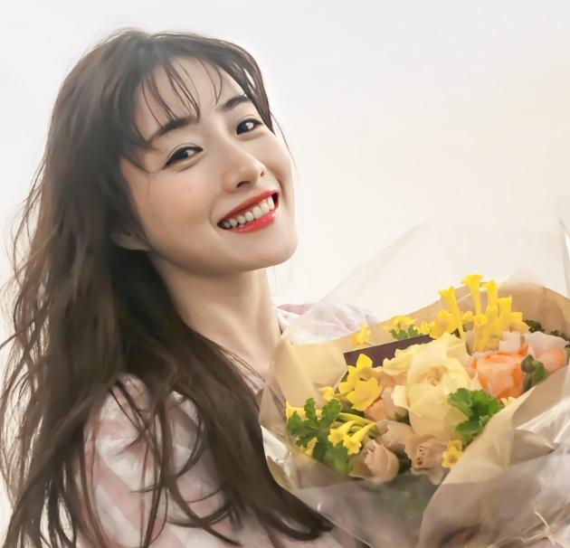 有没有女生天生拥有卧蚕,有卧蚕的女生笑起来是怎样的