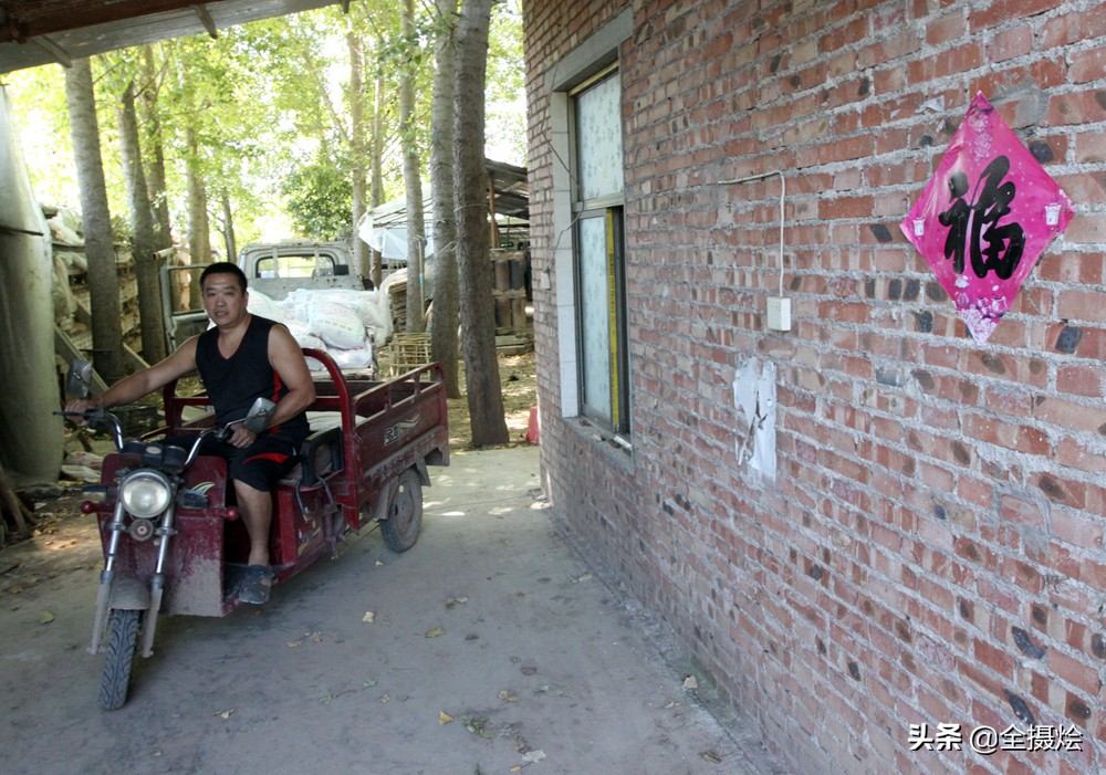 我18岁开始喂兔,20年没赚钱;只因遇到他,让我盖楼房买新车