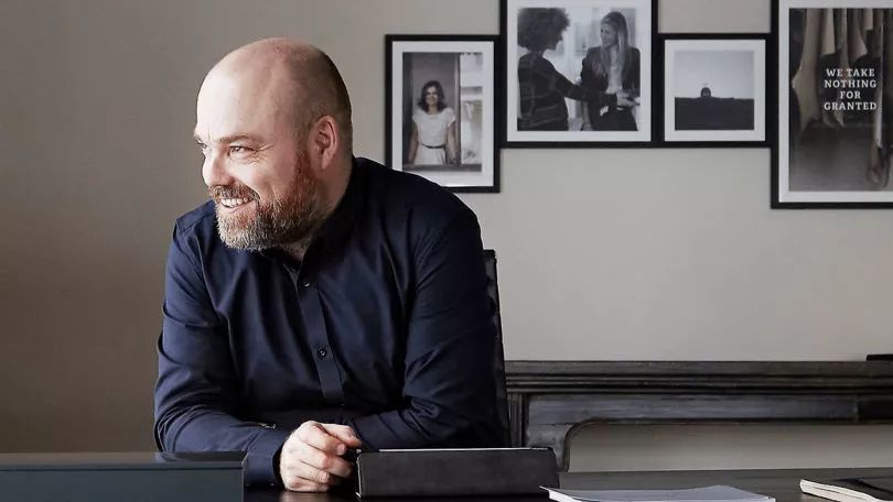 丹麦首富刚宣布把财产留给孩子们，4天后3个孩子就在爆炸中离去