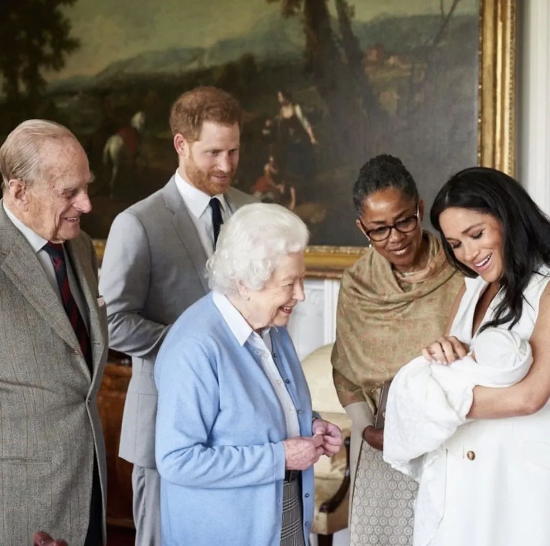 梅根和英国王室打起了媒体战,梅根含泪谈英国王室