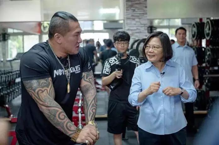 台湾综合格斗冠军约网红拳击,台湾网红搏击冠军