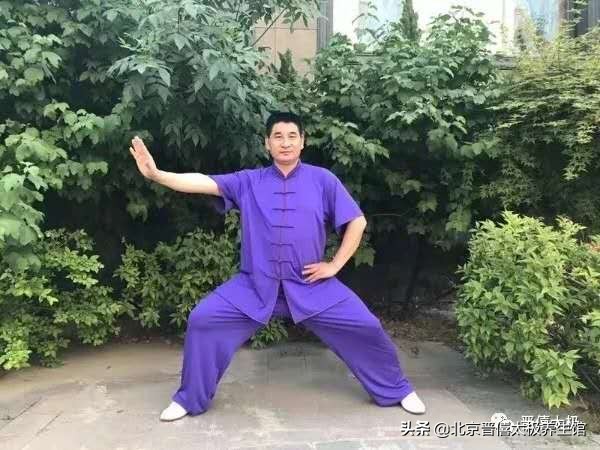 俯身拱腰松督脉,正确的松腰骨姿势