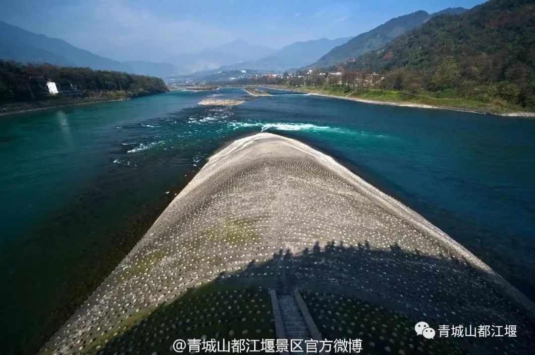 坐上公交去旅行!跟着这条101路线,带你玩遍大半个都江堰~一站一景,吃喝玩乐一网打尽!