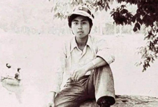 海子爱情经历,海子的两段情史