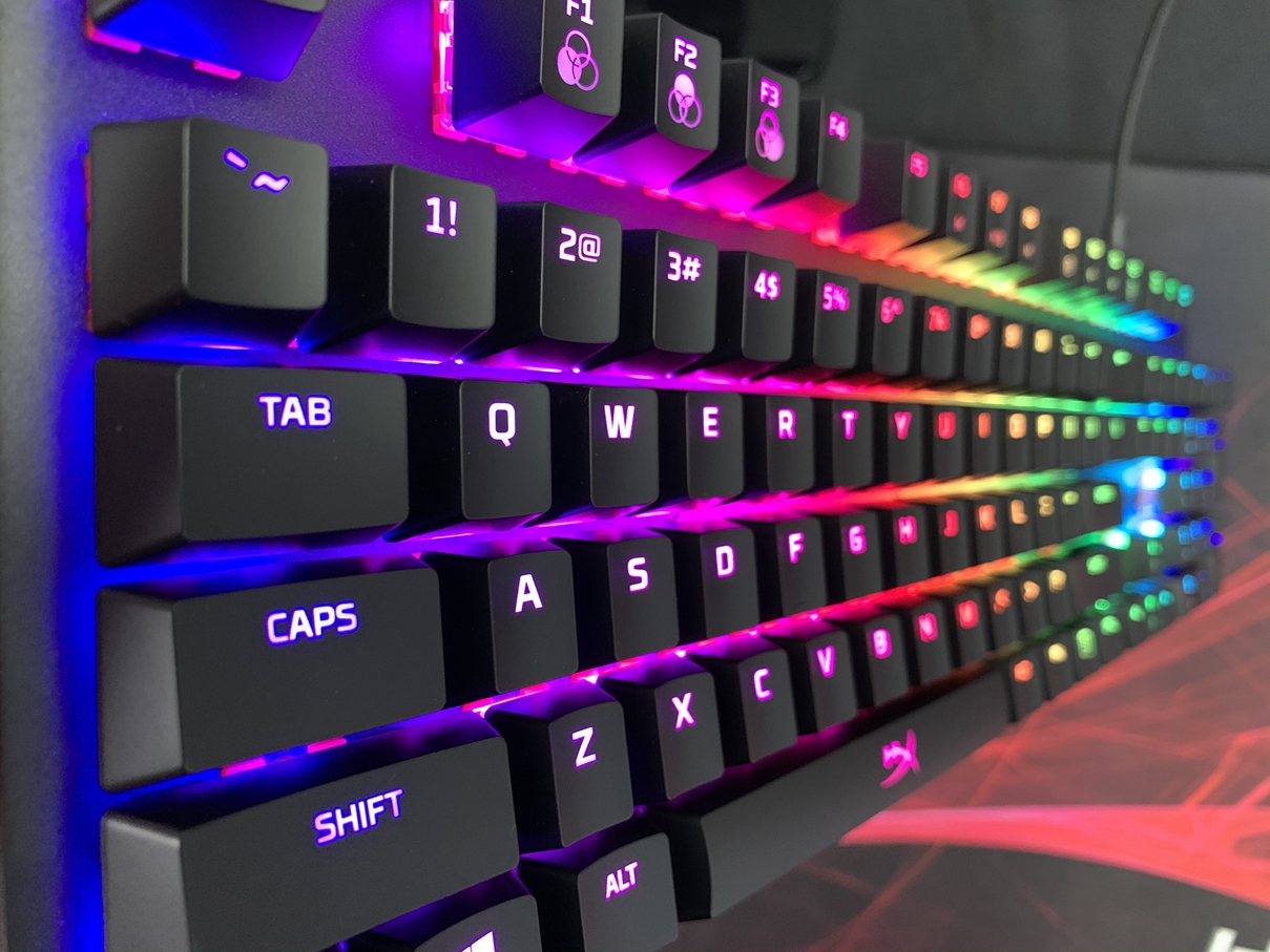 手感最好的红轴机械键盘,游戏键盘青轴和红轴有什么区别