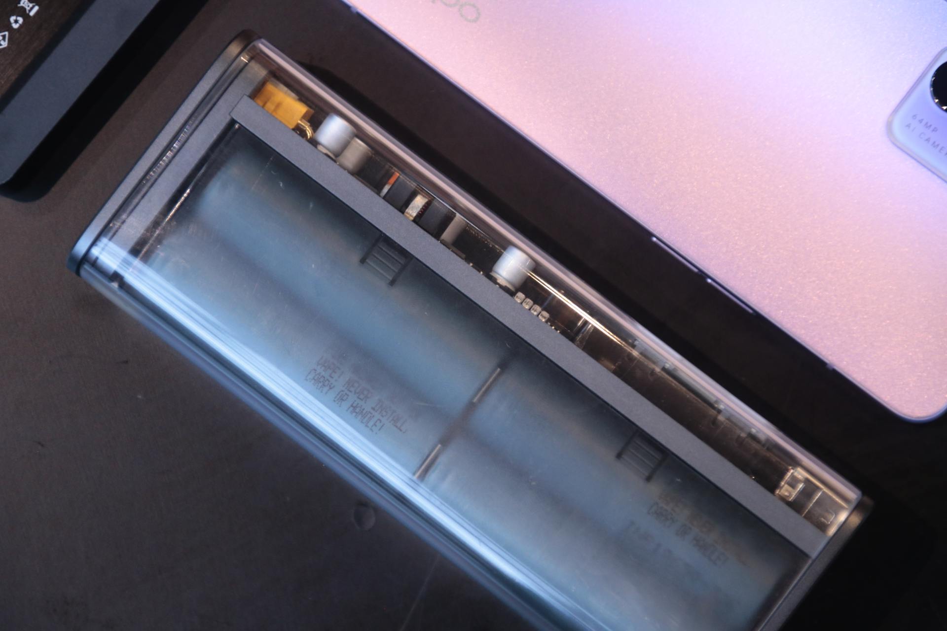 除了超高颜值，闪极卖千元的勇气是什么？一枝独秀