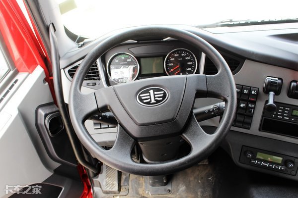 东风天龙4x2港口牵引车,目前最便宜4x2港口牵引车