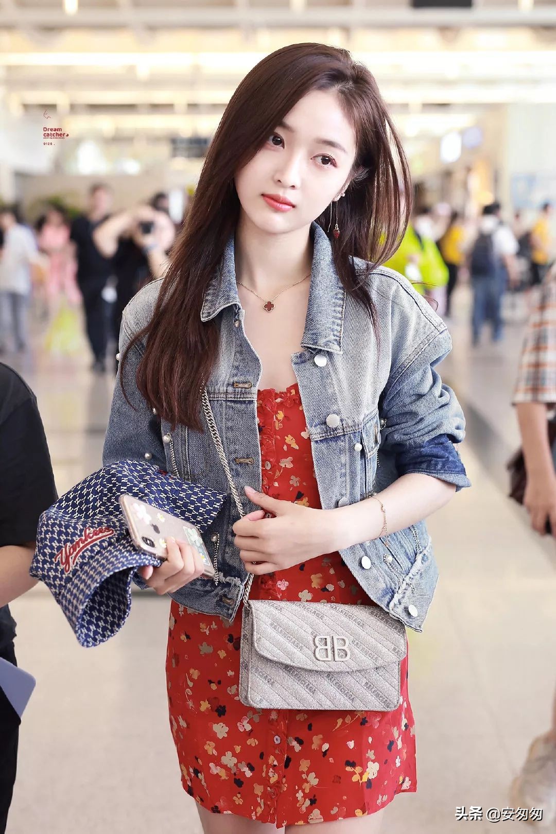 下半年第一周明星们都穿哪些转运装，一起看明星机场秀吧