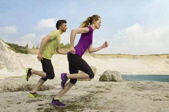 跑步小腿肌肉紧绷酸痛还可以跑吗,跑后小腿疼快速缓解的方法