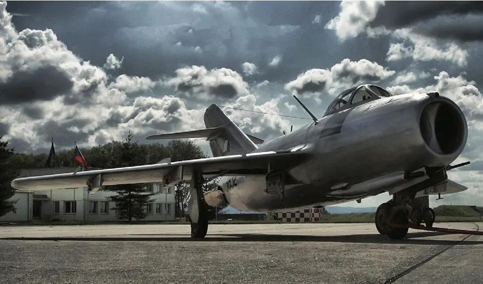 志愿军米格15战斗机,米格15和p51谁强