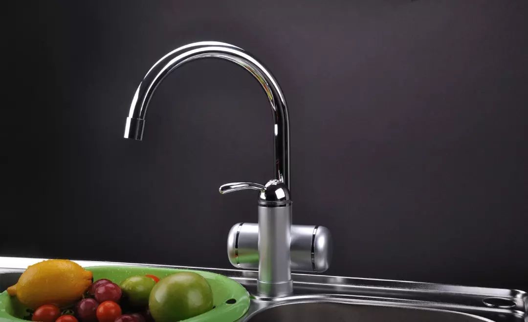 小厨宝该选择储水式还是即热式？别让电费悄悄溜走！