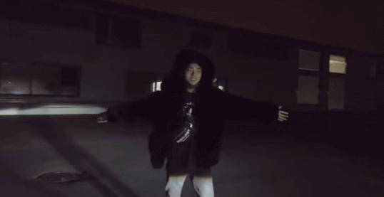 肖战穿着貂皮大衣,肖战脱下华服的样子