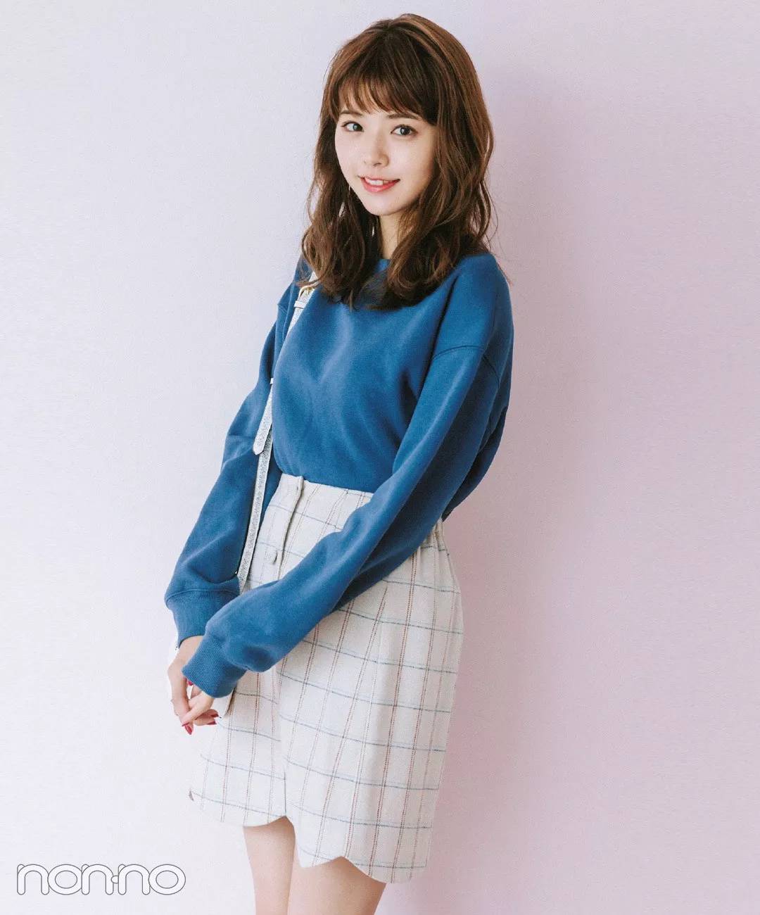 秋冬小香风外套和牛仔半裙穿搭,格子秋冬半裙搭配什么上衣好看