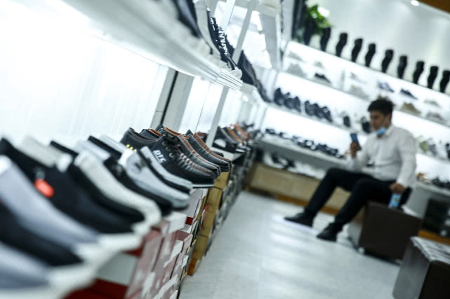 收回经营权,租赁改自营、引入直播卖货……郑州昔日“鞋业一哥”能否新生?