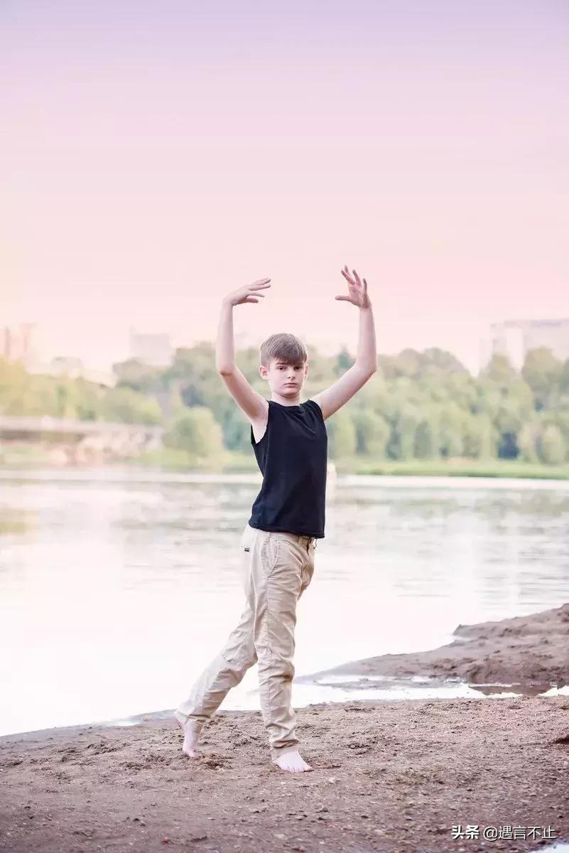 乔治穿芭蕾被嘲讽性别刻板印象,乔治小王子跳芭蕾视频