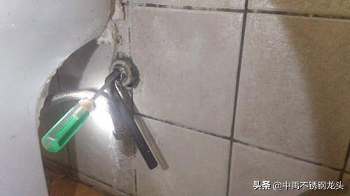 水龙头断在墙里怎么解决,水龙头断到墙里怎么办