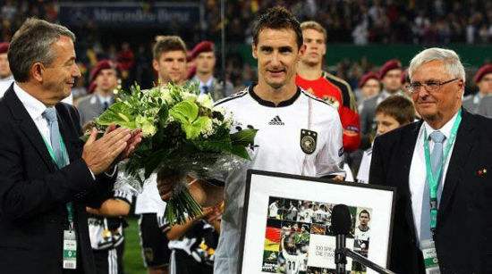 世界杯历史第一射手王克洛泽,世界杯经典庆祝动作克洛泽