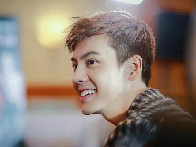 维密超模何穗健身,何穗40秒变脸