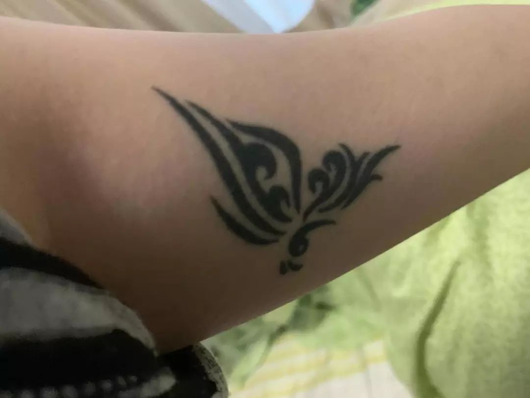 “你的前任偷偷为你发了一万次疯....”