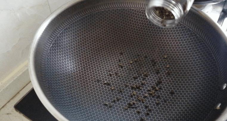 水煮椒麻鸡最正宗的做法,水煮椒怎么炒才好吃