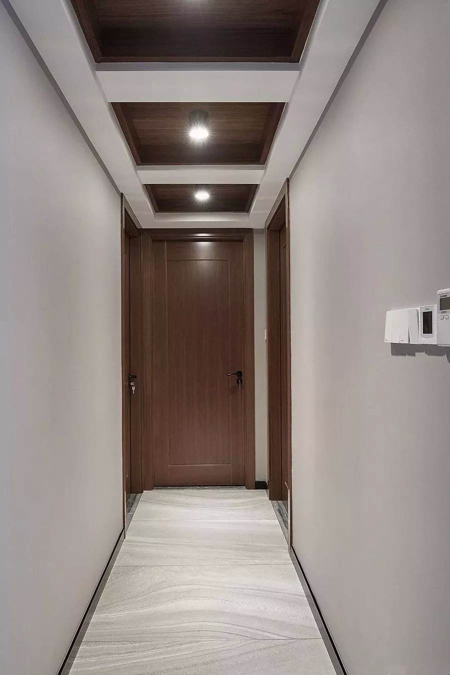 房间有横梁怎么装修天花板,装修房子中间横梁怎么处理