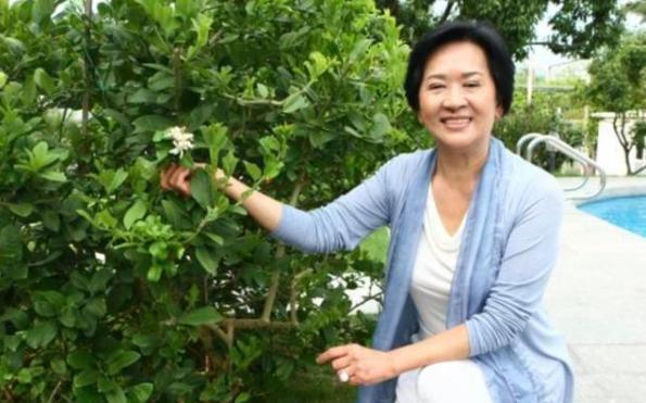 “大哥的女人”洪金梅,风尘女嫁粤剧名伶:4亿财产为何只得1元