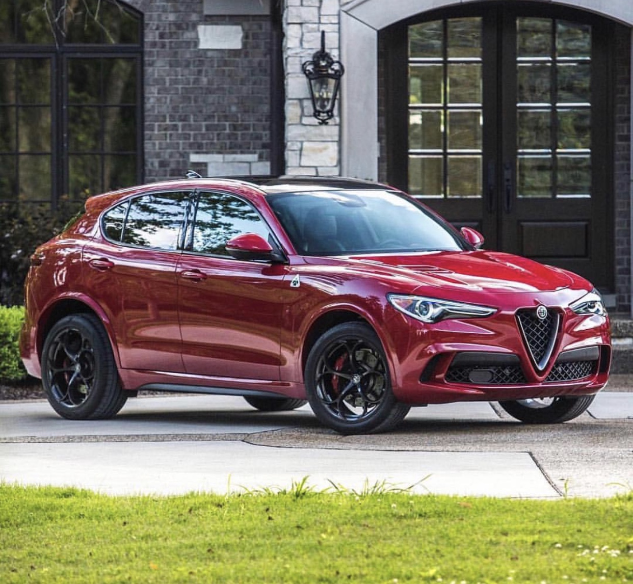 阿尔法罗密欧suv四叶草,地表最快车阿尔法罗密欧