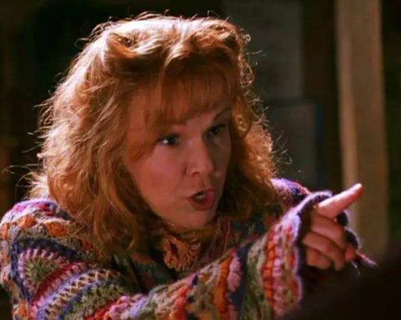 有些年轻人阅片无数，却不敢当着爸妈的面看吻戏