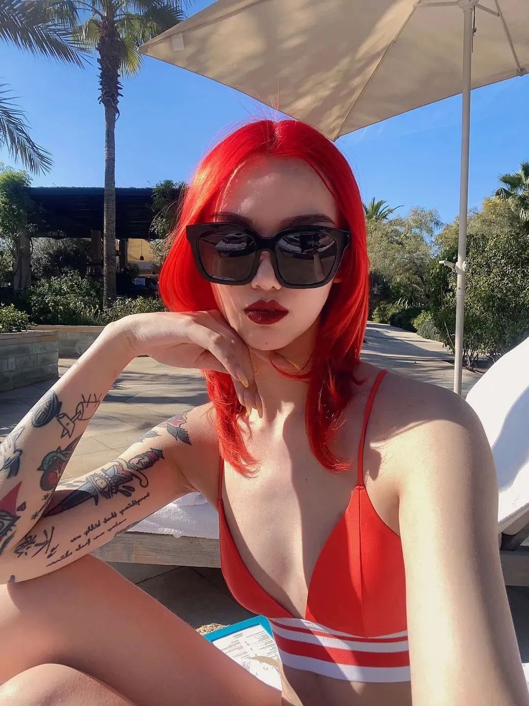 等摘下口罩那天，她们说必须！马上！立刻抹上这支口红！