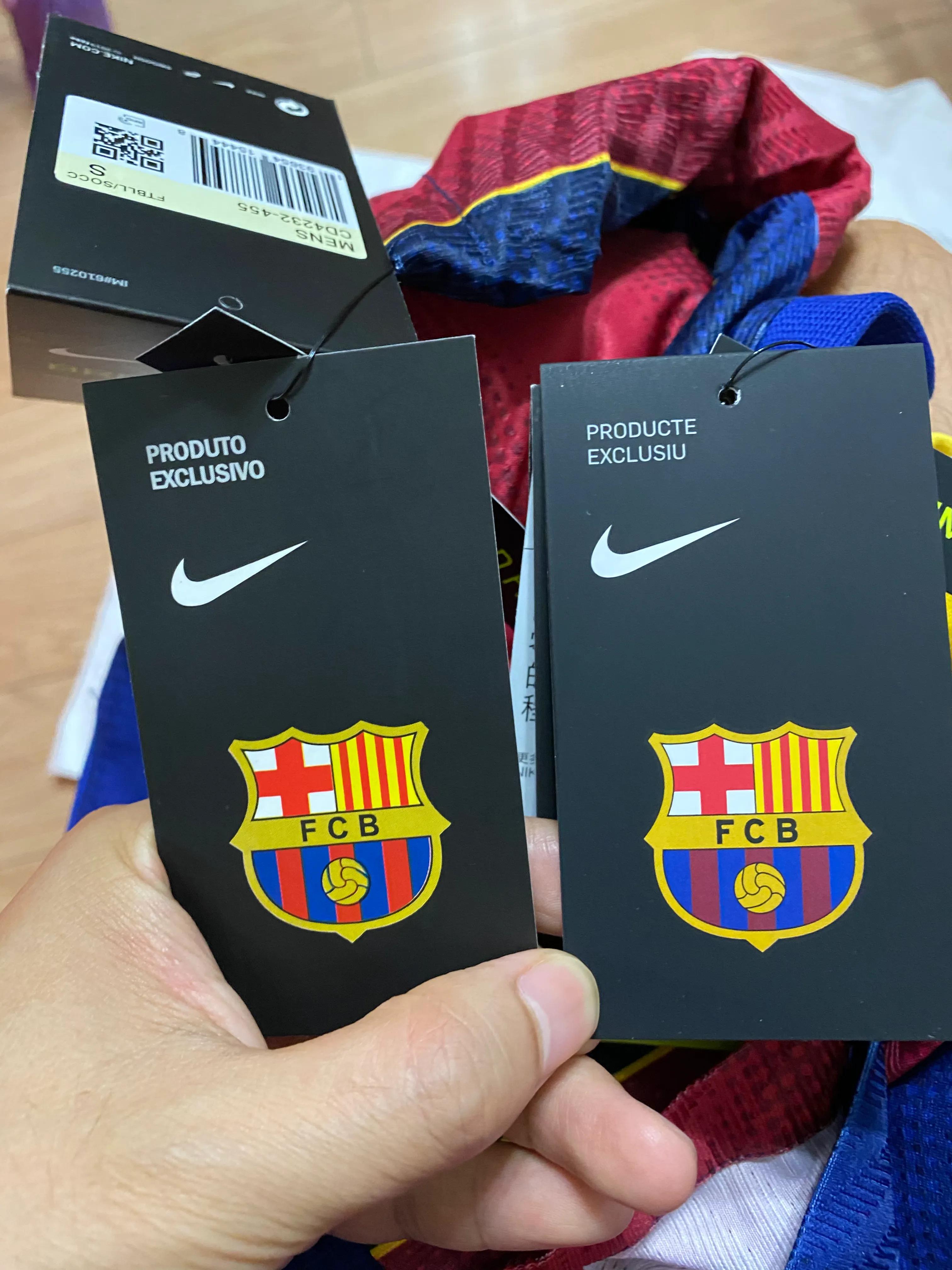 巴萨2021球衣真假对比,现在的巴萨新版球衣