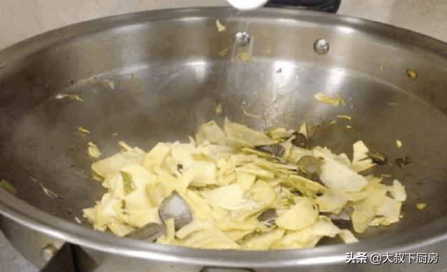 笋片怎么炒好吃又软,家常素炒笋片怎么做好吃