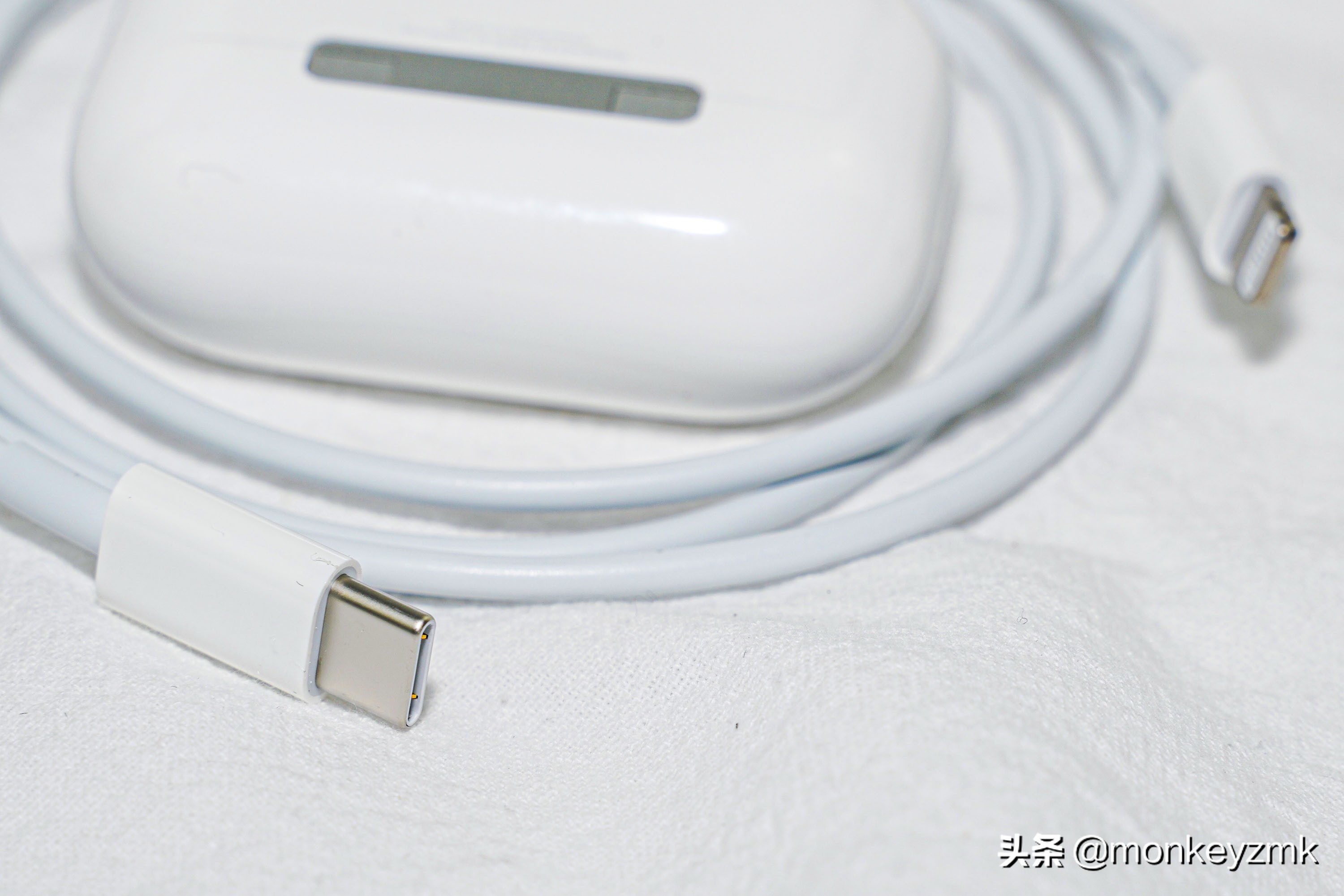 900块钱的airpodspro2值得吗,九百多买的airpodspro2是真的吗