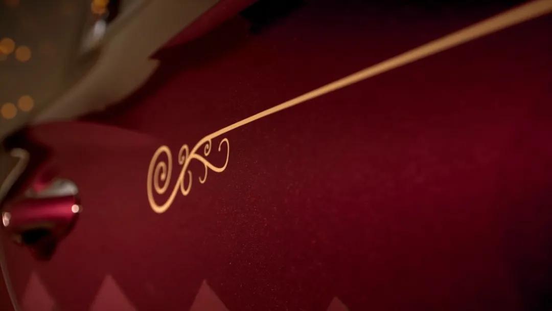 宾利圣诞限定有黑色的吗,宾利有车标的是哪款