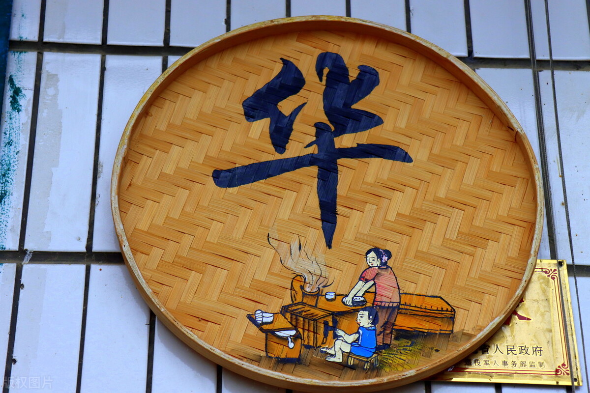 蚕怎么生活的,蚕一生都是不停的吃吗