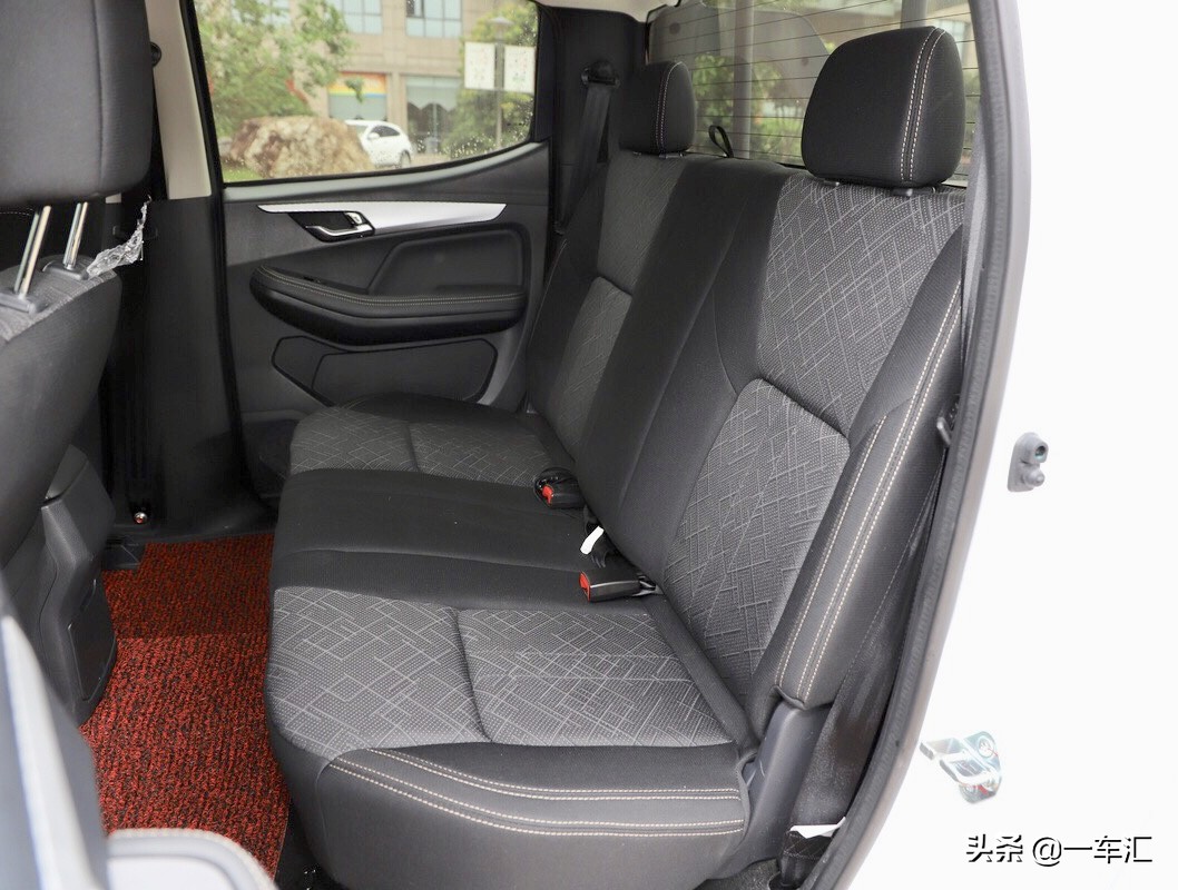 2.5T柴油发动机+分时四驱，五十铃新款瑞迈S，“小货车”变精致了