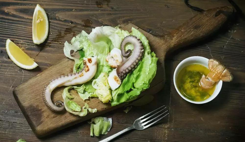 章鱼墨鱼鱿鱼该怎么分清呢,章鱼鱿鱼乌贼怎么分类