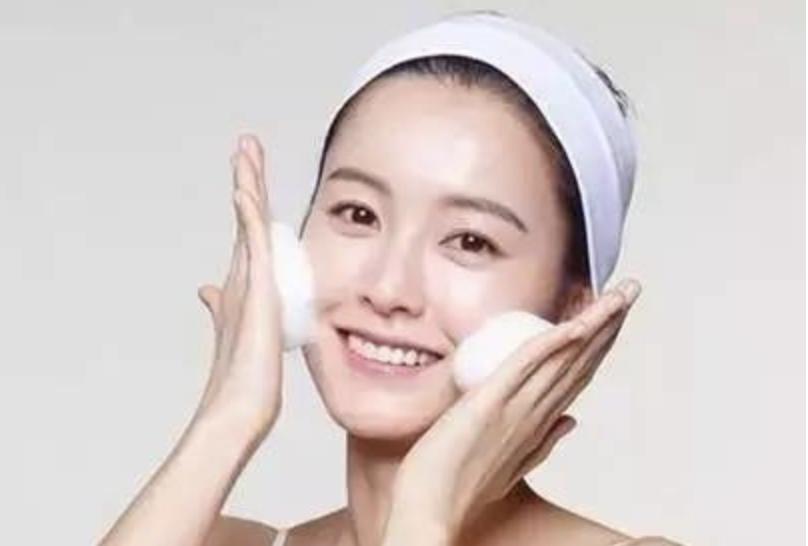 夏季气温高脸发痒怎么办,闷热的天气脸部容易出油怎么办