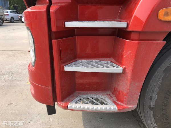 潍柴黄金动力链牵引车,砂石料专用牵引车