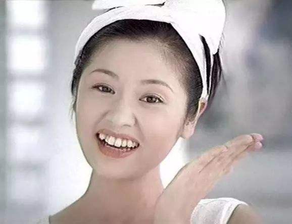 “*牙虎**这么多余,可以拔了吗?”看看明星你就知道答案了